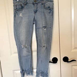 Light wash, extreme fray bottom jeans